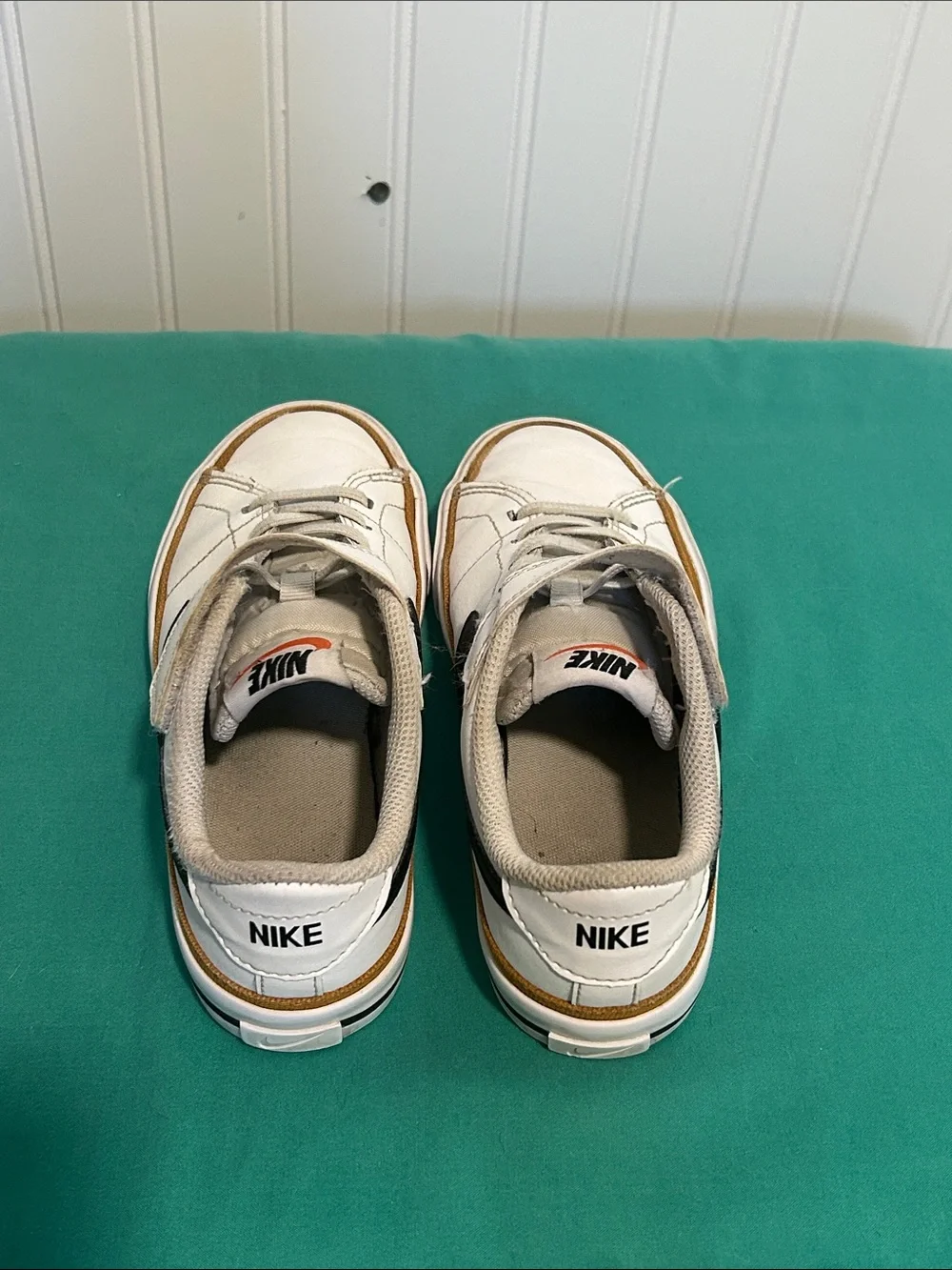 Nike Court Legacy -Tennis style shoe- SZ: 1Y